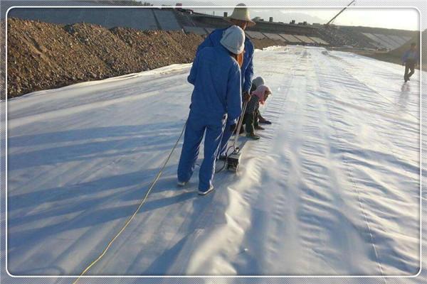 土工膜焊接質量因素由操作程序及器械設置參數